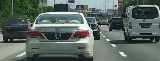 Lebuhraya Persekutuan (Federal Highway) is one of ꌅꁲꉣꂑꌚꁴꁲ꒒'ın Kaydettiği Mekanlar.