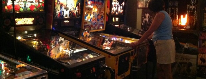 Lyons Classic Pinball is one of Worldwide Arcade.