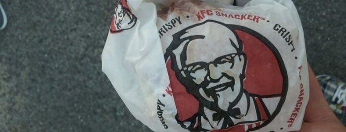 KFC is one of สถานที่ที่ Aundrea ถูกใจ.
