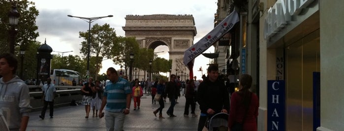 Avenue des Champs-Élysées is one of França.