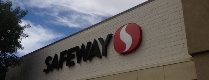 Safeway is one of สถานที่ที่ Dan ถูกใจ.