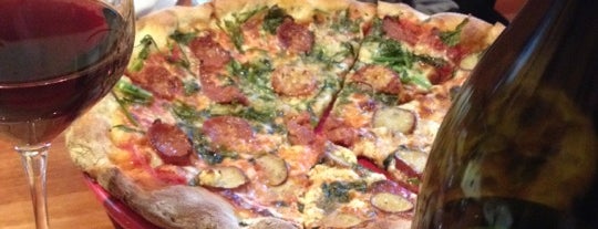Pauline's Pizza & Wine Bar is one of Posti che sono piaciuti a JS1.