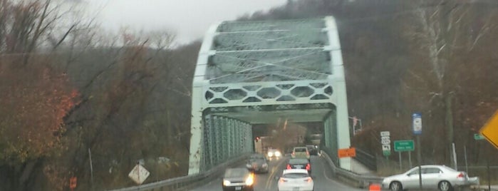 Veterans Memorial Bridge is one of Posti che sono piaciuti a Jim.