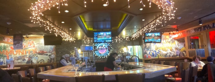 Applebee's Grill + Bar is one of Ryan'ın Beğendiği Mekanlar.