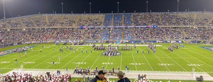 Rentschler Field is one of JRAさんのお気に入りスポット.