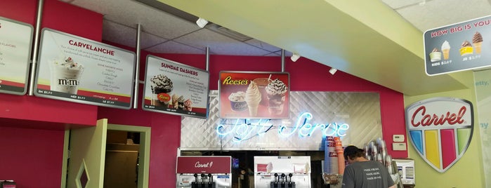 Carvel Ice Cream is one of Lugares favoritos de Zachary.