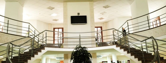 Міжнародний бібліотечно-інформаційний центр ім. Ярослава Мудрого МАУП is one of Locais curtidos por Вова.