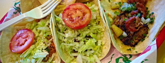 Yolanda's Tacos on Colorado BLVD is one of สถานที่ที่ Melissa ถูกใจ.