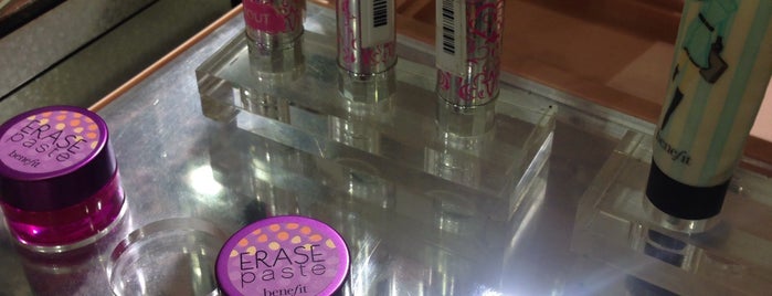 Benefit is one of Lugares favoritos de Ely.