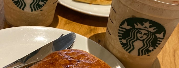 Starbucks İstiklal is one of Rose : понравившиеся места.