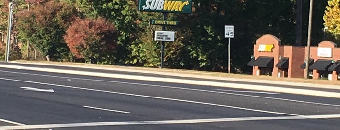 SUBWAY is one of Sandyさんのお気に入りスポット.