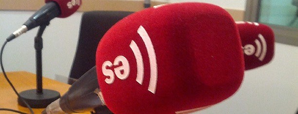 Radio Esport Valencia 91.4 FM is one of สถานที่ที่ Sergio ถูกใจ.