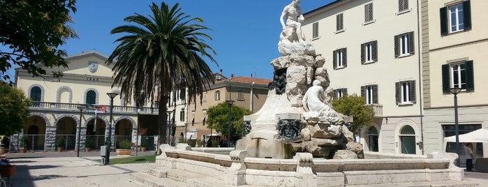 Piazza Guerrazzi is one of Tempat yang Disukai Valentina.