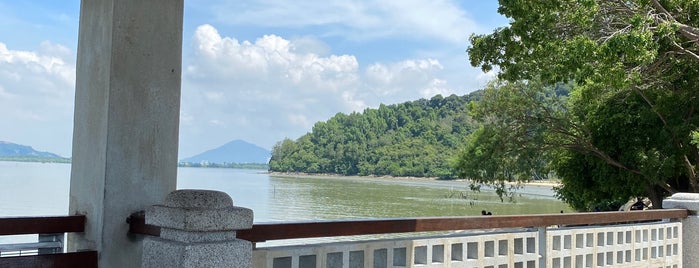 Batu Musang Jetty is one of Foodie places.