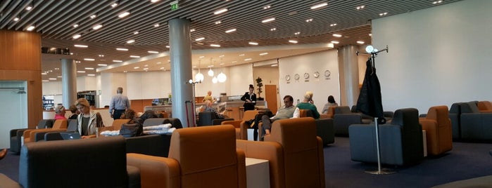 Lufthansa Business Lounge is one of Thierry'in Beğendiği Mekanlar.