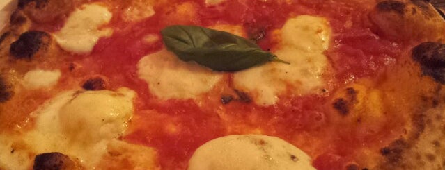 Moma Pizzeria Romana is one of Michela's Saved Places.