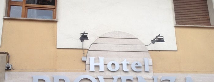 Hotel Provenza is one of Locais curtidos por Bea.