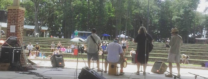 Hanahan Amphitheatre is one of FB.Lifeさんのお気に入りスポット.