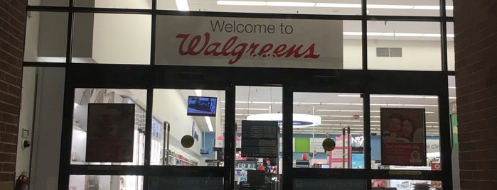 Walgreens is one of สถานที่ที่ Deebee ถูกใจ.