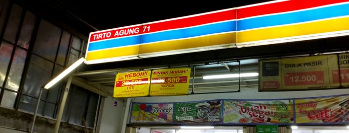 Indomaret is one of Chloeさんのお気に入りスポット.