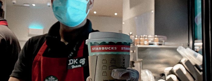 Starbucks is one of 🍸👑ALI 👑🍸 님이 좋아한 장소.
