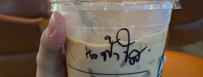 Starbucks is one of Lieux qui ont plu à Pravit.