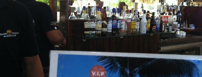 VIP Breezy Blends Bar at Harmony Beach LHVC is one of Tempat yang Disukai Shane.