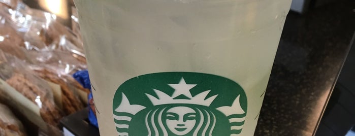 Starbucks is one of Lugares favoritos de ♒️..