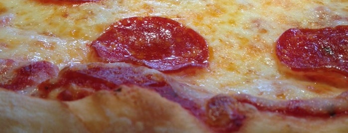 Anthony's Pizza & Pasta is one of Tempat yang Disukai Matthew.