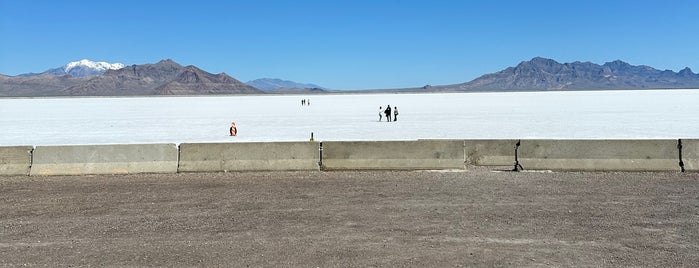Bonneville Salt Flats is one of Cross Country Road Trip.