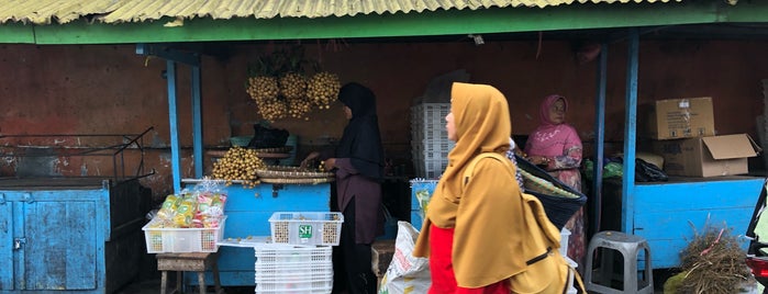 Bandungan Traditional Market is one of Tempat yang Disukai Mario.
