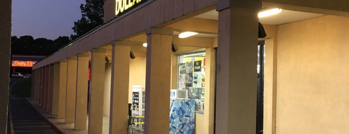 Dollar General is one of Chesterさんのお気に入りスポット.