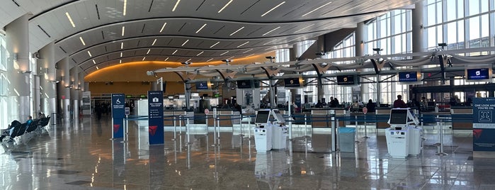 International Arrivals Hall is one of L'ın Beğendiği Mekanlar.