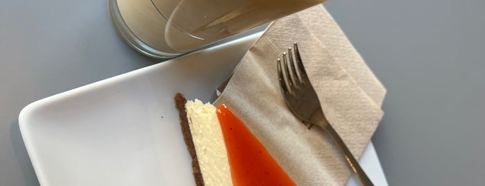 PYC cheesecake & gallery is one of Düsseldorf Best: Coffee, dessert, breakfast.