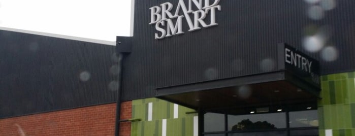 Brand Smart Factory Outlet is one of Posti che sono piaciuti a Joanthon.