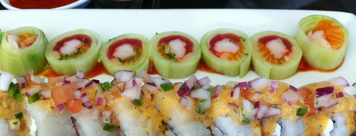 Piranha Killer Sushi Restaurant & Happy Hour is one of สถานที่ที่ Angela ถูกใจ.