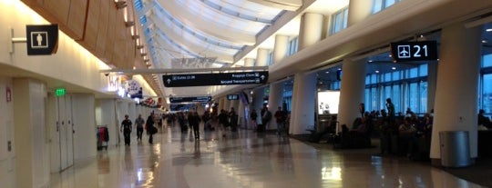 Aeropuerto Internacional de San José Mineta (SJC) is one of Favorites.