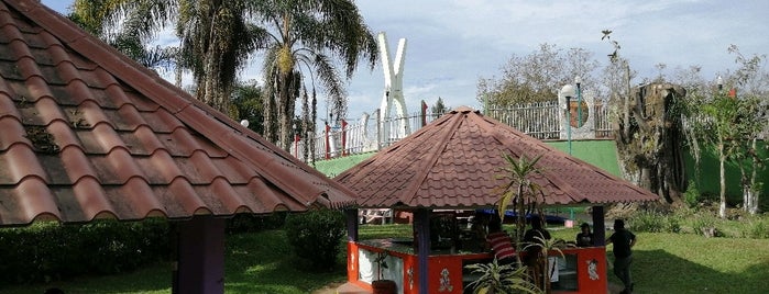 Parque Infantil Rafael Murillo Vidal is one of Lieux qui ont plu à Alejandro.