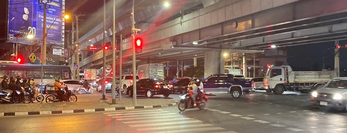 Ratchayothin Intersection is one of Traffic-Thailand.