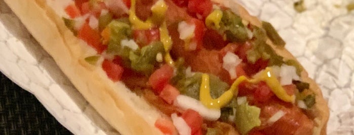 Hot Dog Ramírez is one of Orte, die Chilango25 gefallen.