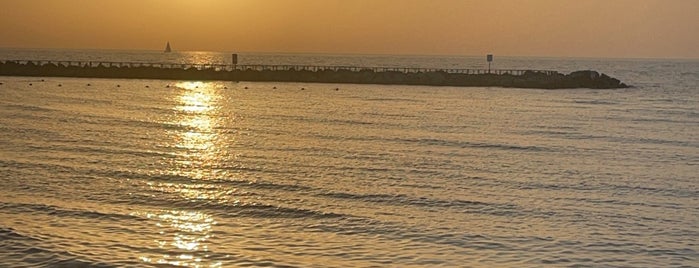 Hilton Beach is one of Tel Aviv Places.