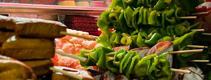 雞頭烤肉鹹酥雞攤 is one of Favorite Food Spots in South Taipei.