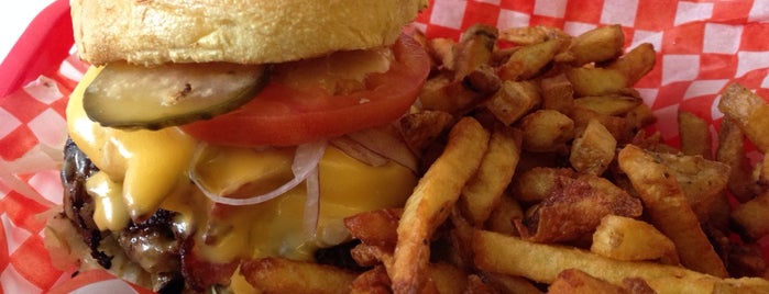 P&L Burger is one of Lugares favoritos de ᴡ.