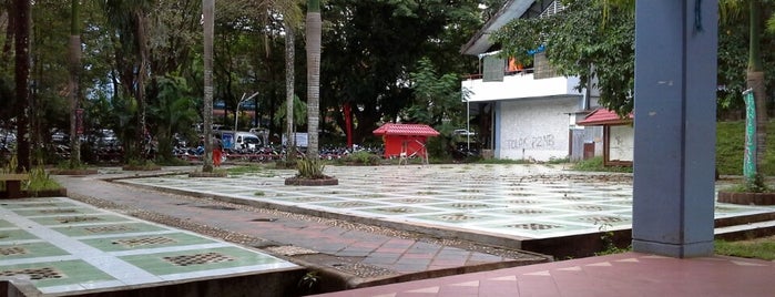 Fakultas Kehutanan is one of Universitas Hasanuddin.