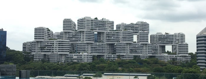 Aqua Luna is one of Singapore rooftop bars.
