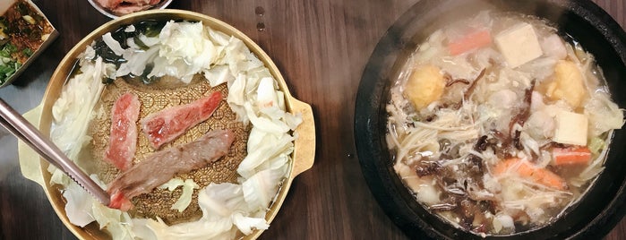 小紅豬沙茶石頭火鍋 is one of All-time favorites in Taiwan.