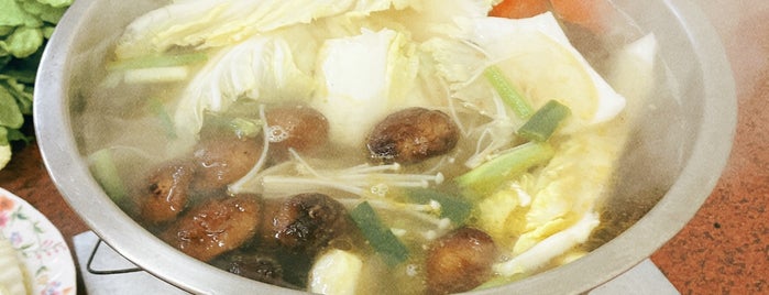 吉生炭燒沙茶火鍋 is one of Taichung food.
