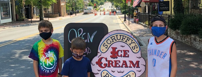 Scruffy's Ice Cream Parlor is one of สถานที่ที่บันทึกไว้ของ Queen.