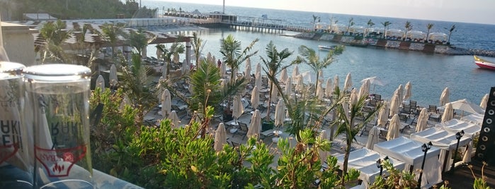 La Plage Port Cratos is one of Raif'in Beğendiği Mekanlar.