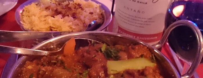 Kamares Indian Restaurant & Bar is one of Posti che sono piaciuti a Raif.